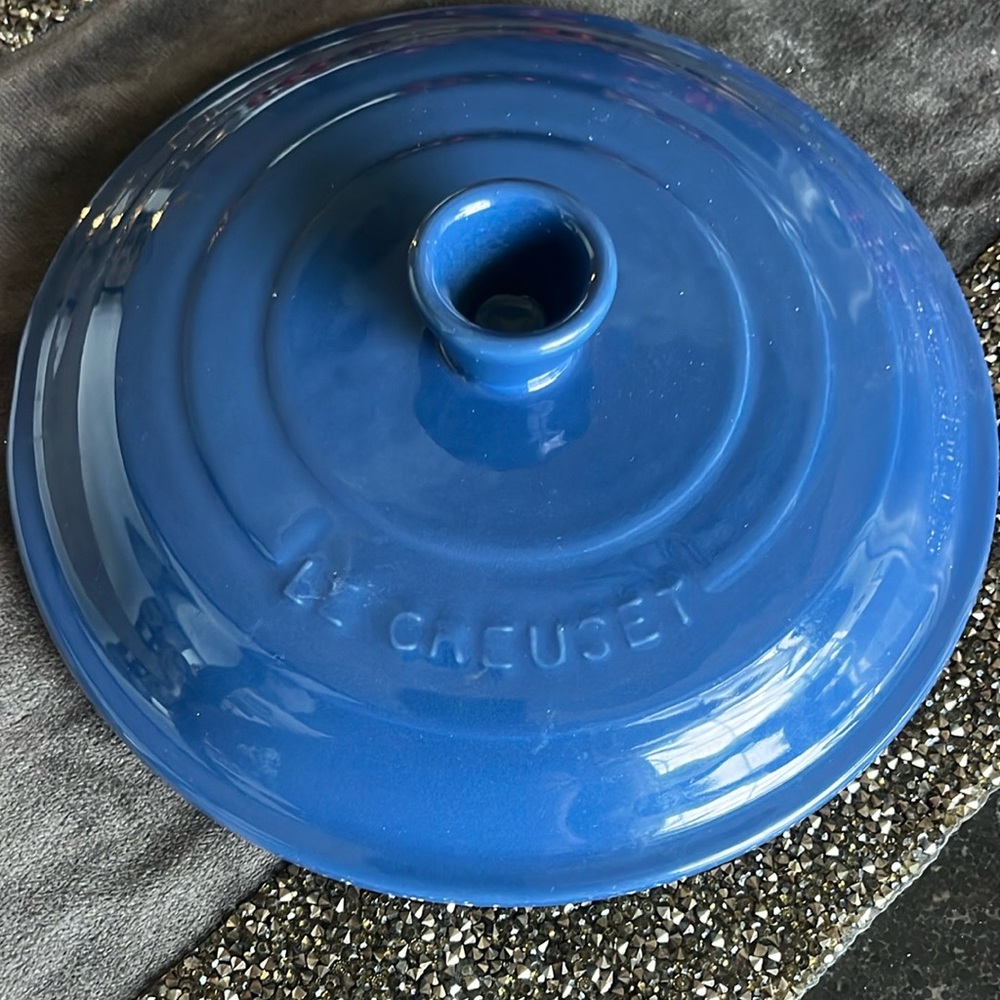 Le Creuset 7.5 inches replacement  lid only blue  round